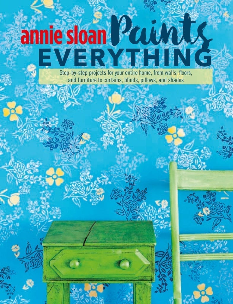 I boken " Paints Everything" guidar Annie Sloan dig i hela 40 steg-för-steg-projekt.&nbsp; Du lär dig metoderna för att använda Chalk Paint produkterna på sätt som du aldrig trodde var möjligt.