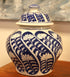 Den här typen av burkar har sitt ursprung i Kina och användes traditionellt för att förvara kryddor, särskilt ingefära, därav namnet, ginger jar.