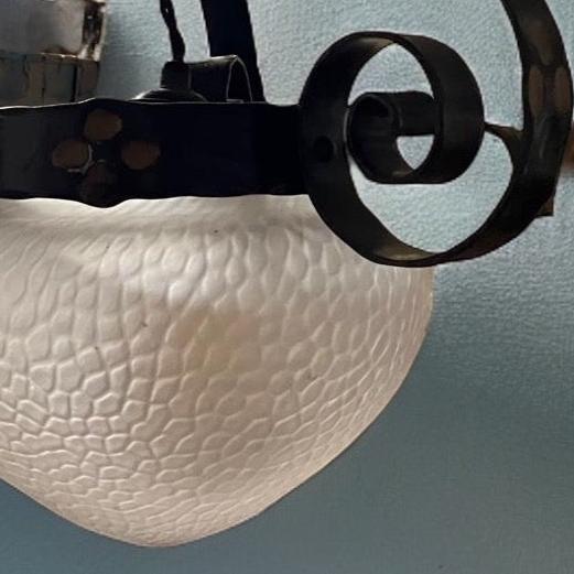 Mycket vacker art Deco lampa för taket.