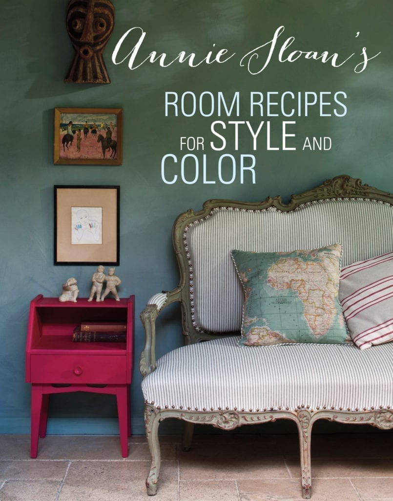 Den här boken "Annie Sloan's Room Recipes for Style and Colour" är som en receptbok för stil och färg eller en inredningsbibel. 