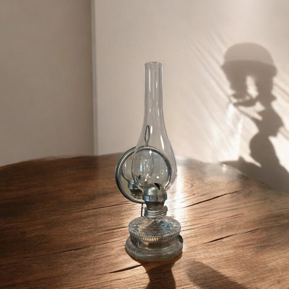 Äkta fotogenlampa som ger ett underbart sken.