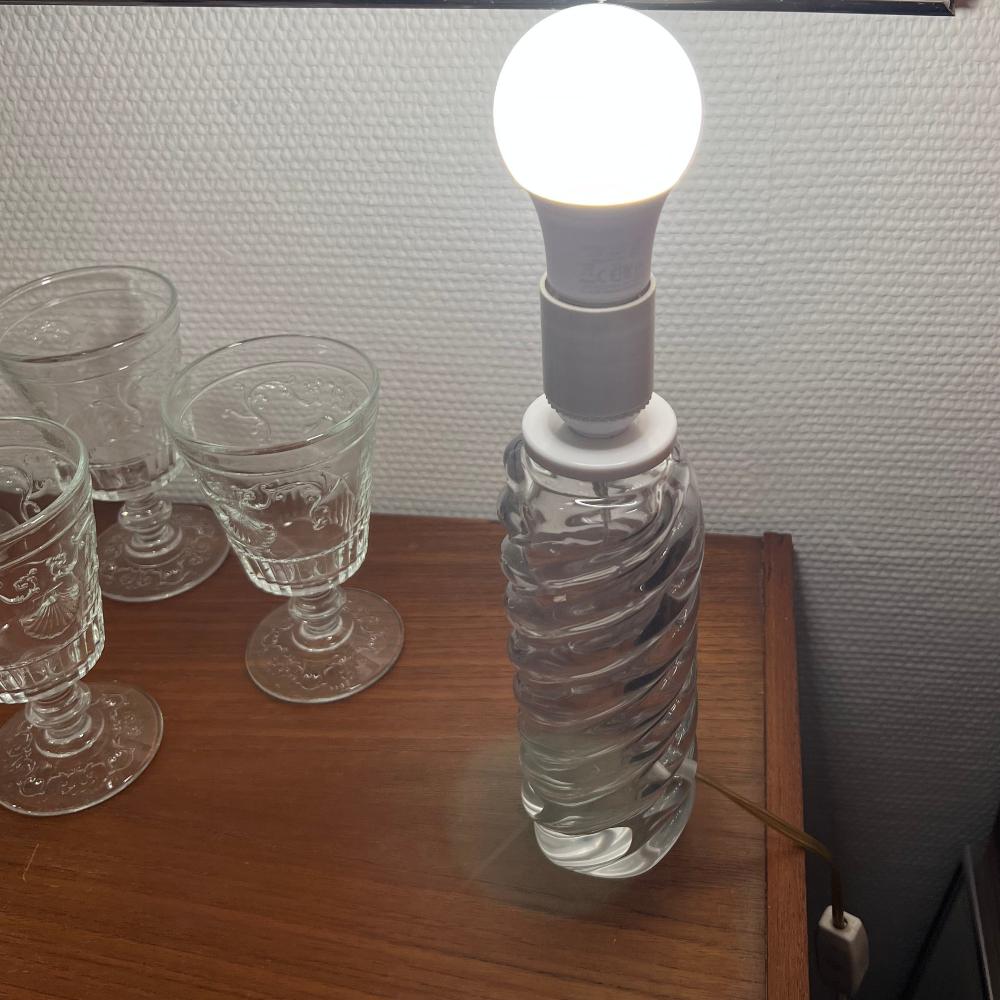 Vacker lampfot i klart glas