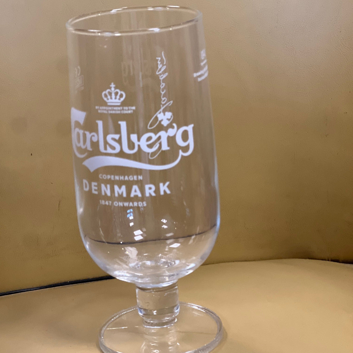  Det eleganta ölglaset från Carlsberg är kanske det självklara valet för dig om du instämmer med bryggeriet Carlsberg “Probably the best beer in the World”.