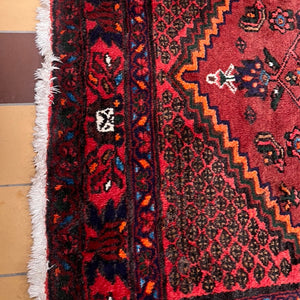 Fin persisk matta med vacker patina.