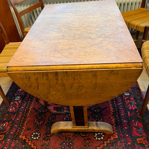 Vackert matbord i alrot från 430-/40-talet.