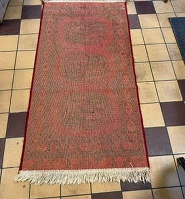 Afghanmatta i rött med fin patina