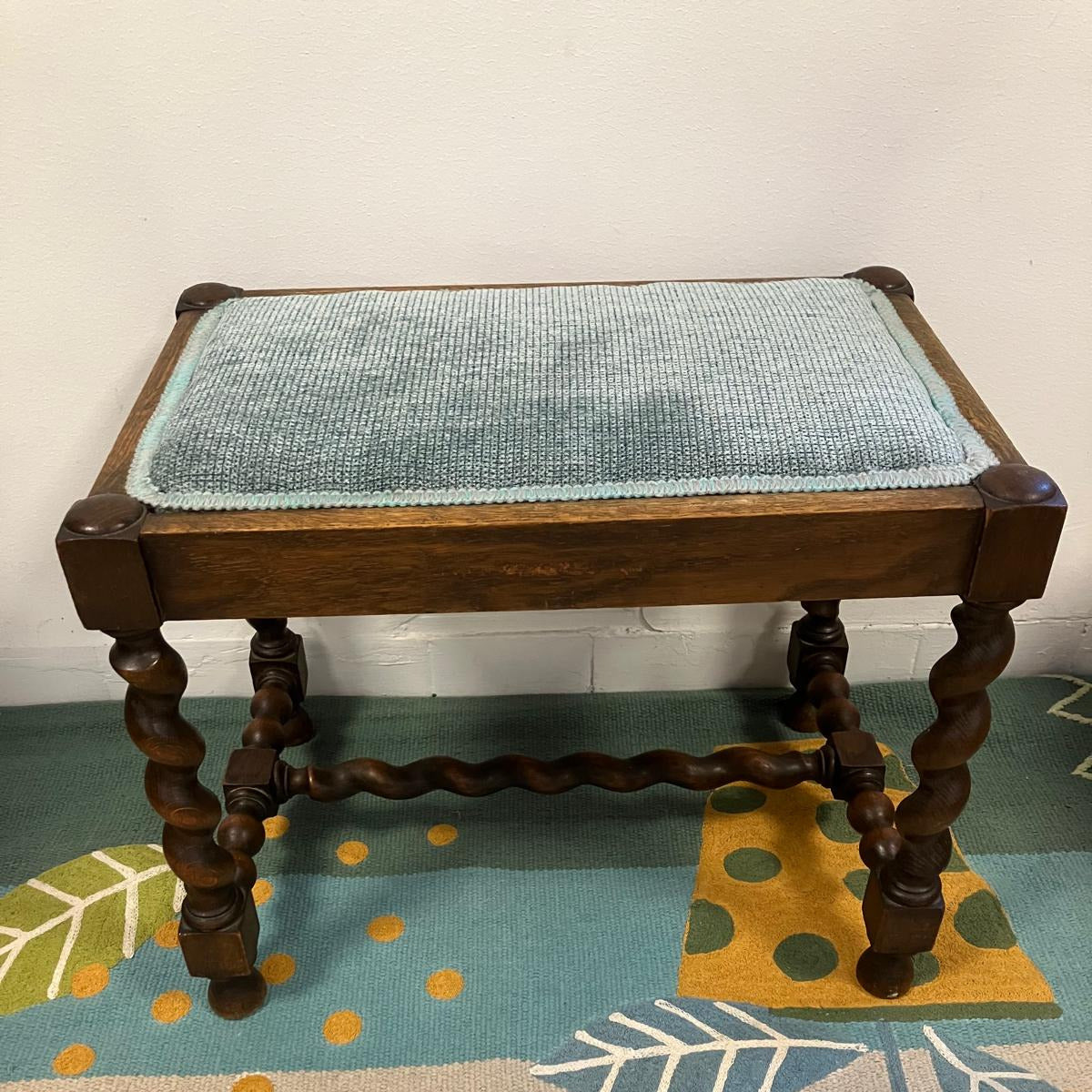 Bariockpall med gedigen trästomme – ett hantverk som vittnar om både kvalitet och historia.