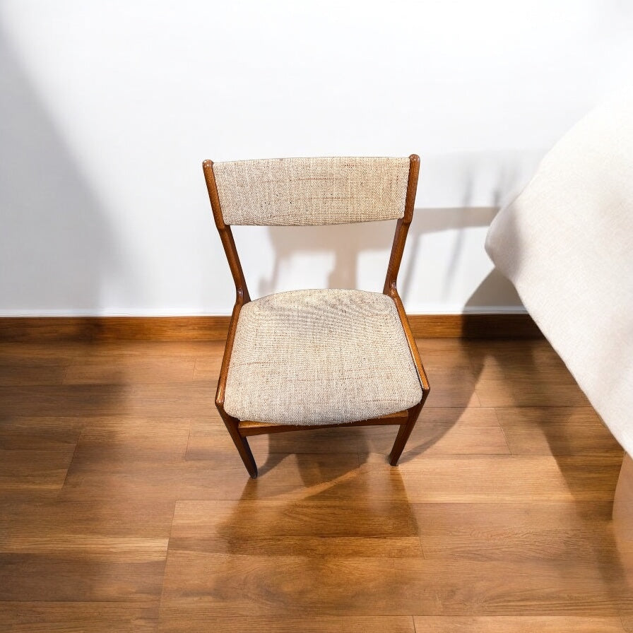 Buchs designstolar i olika färger