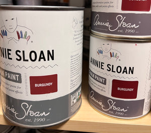 Burgundy Chalk paint foínns i två storlekar hos GRETRO: 1 liter och 500 ml.