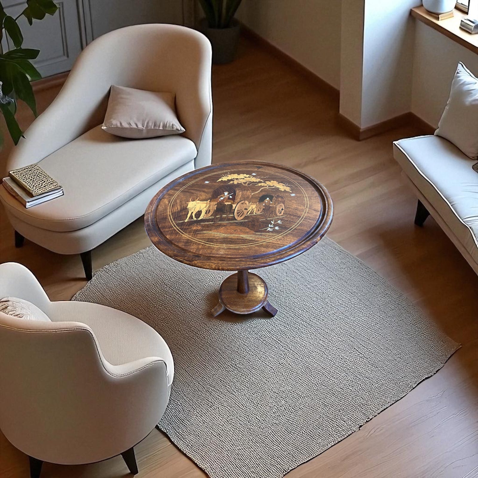 Pelarbord från Indien/Kina men kan också gå under beteckningen; Chinoiserie, en europeisk tolkning av kinesisk konst.