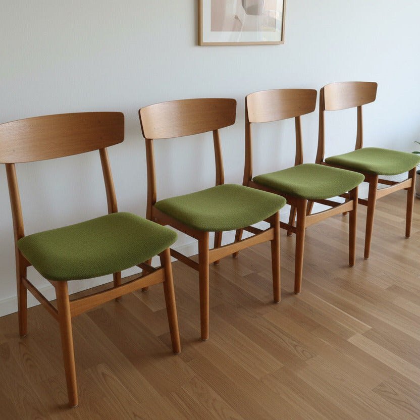 Danska matstolar i bok och med ryggtavla i teak från 60-talet.