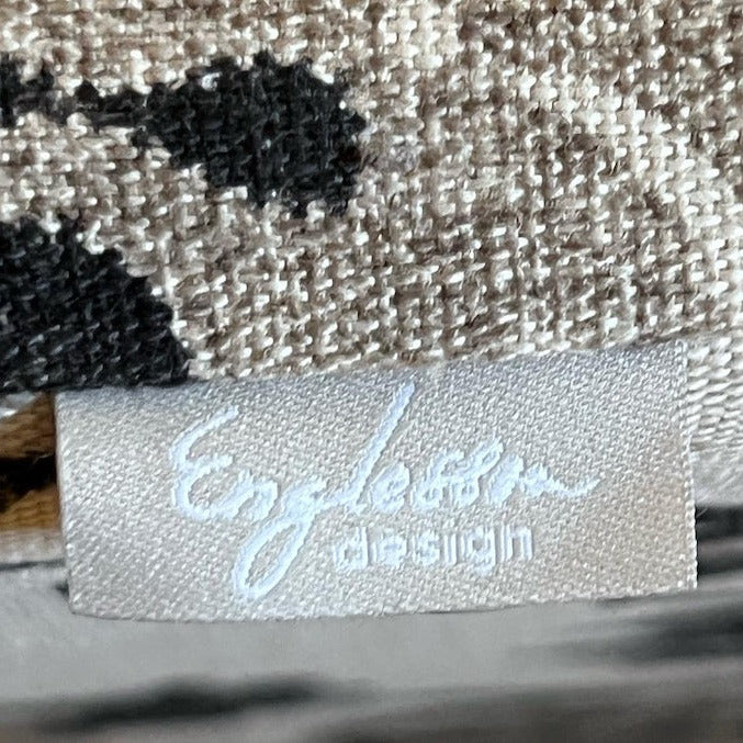 Englesson tillverkar unika skräddarsydda divaner i samma design som sofforna i de olika serierna. 