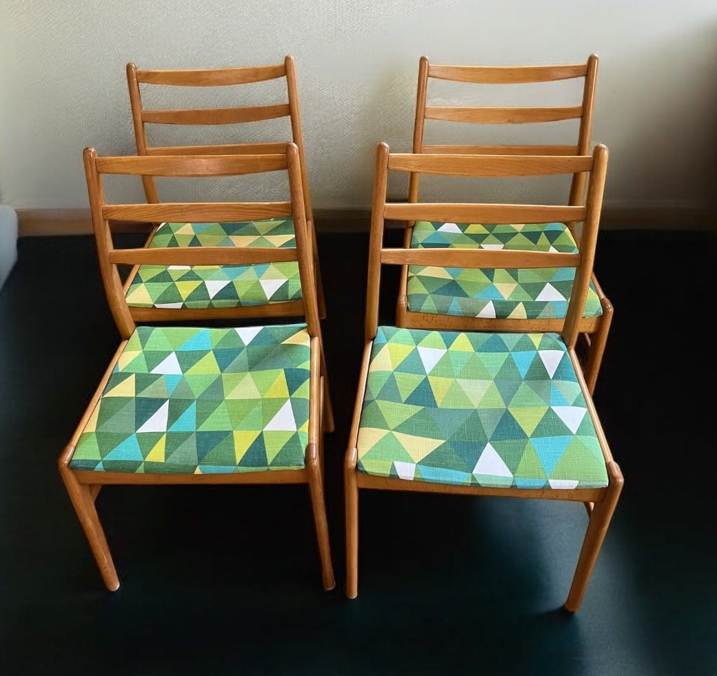 Fyra retrostolar i teak