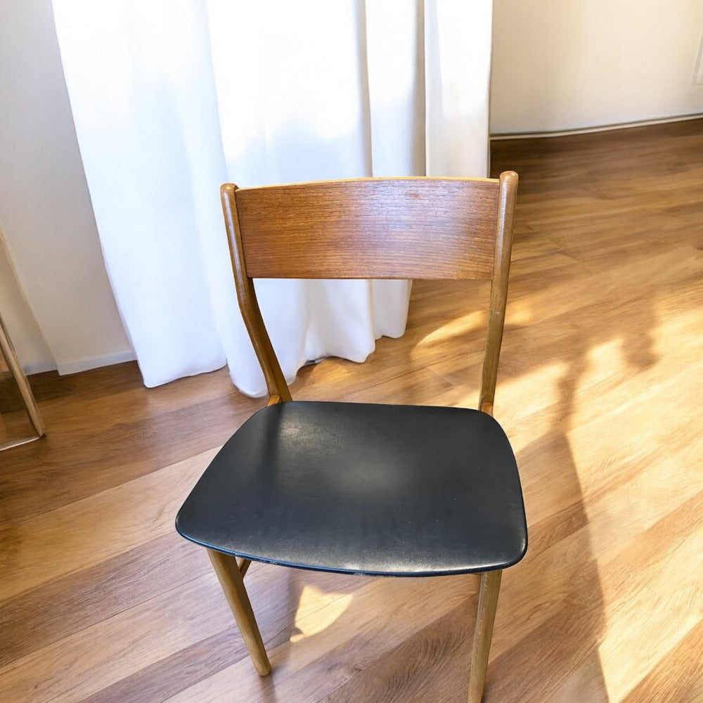 Det lätt välvda ryggstödet ger ett skönt stöd för långa middagar, spontana samtal och livets goda stunder runt bordet.