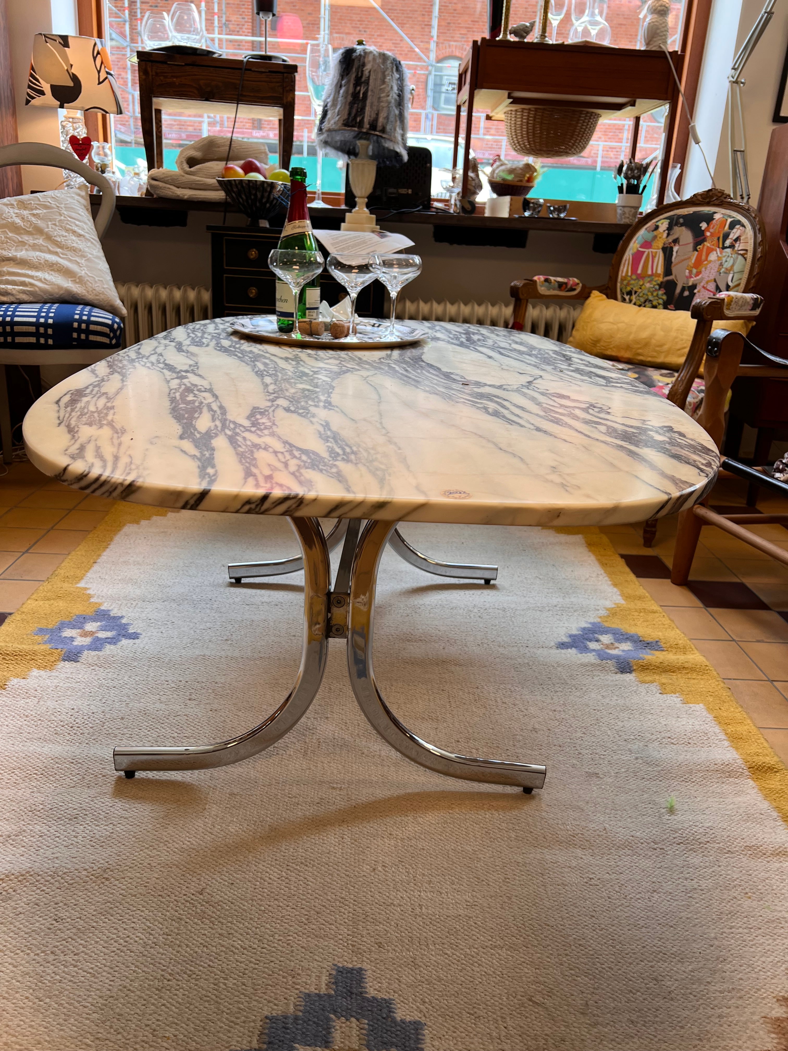 Elegant soffbord i marmor