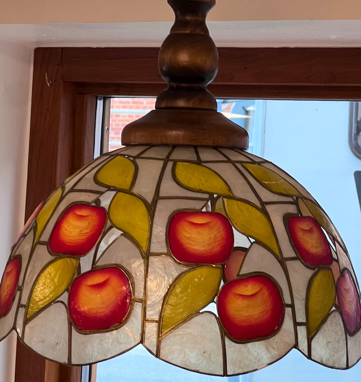 Tiffany-taklampan i Art Nouveau-stil