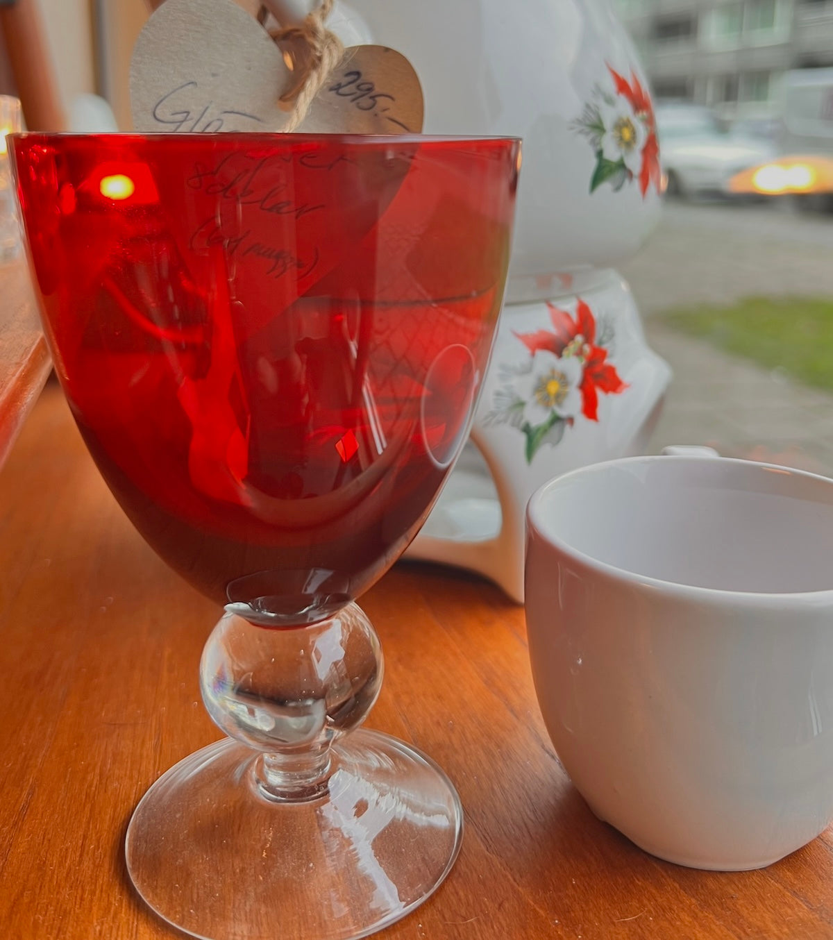 Röda vinglas i underbar design