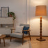 Låg elegant golvlampa från 1960-talets skandinaviska modernism. Formen är typisk för Danish/Scandinavian Modern.