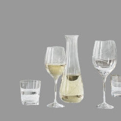 Det eleganta glaset är särskilt framtaget för vita viner och passar perfekt för dig som vill kombinera tidlös form med genuint hantverk. 