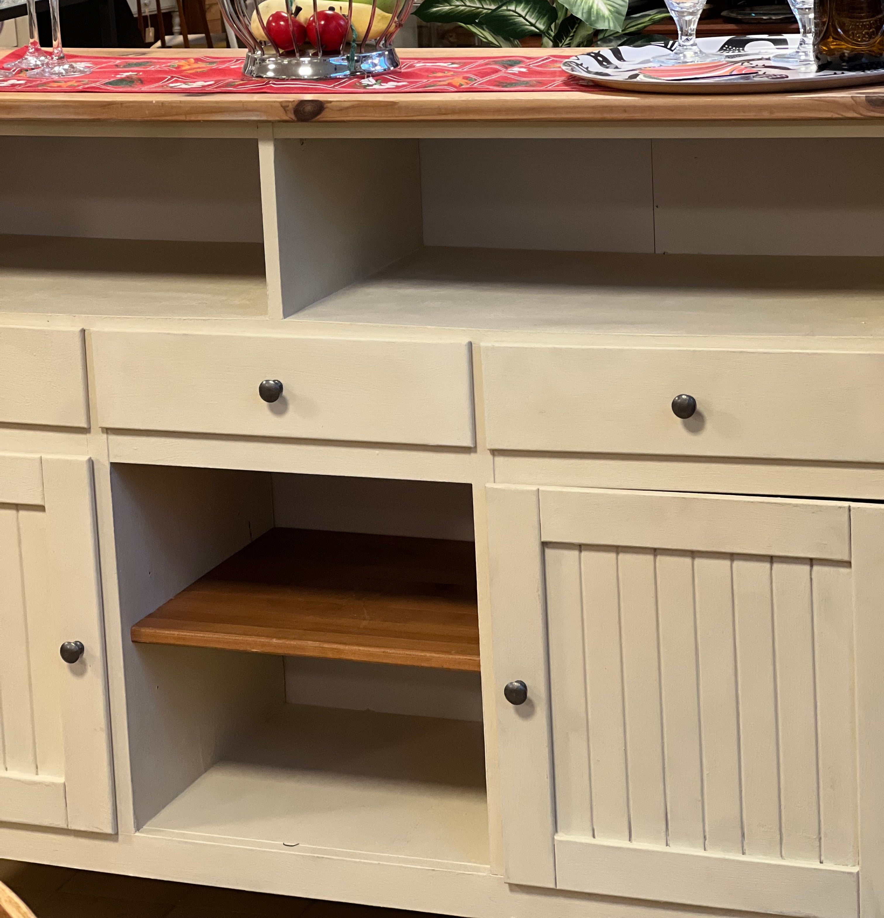 Färgen ger en varm och krämig gulaktig ton som t ex  härlig grädd-/ vaniljglass och kan användas som en del av en femtiotalslook.