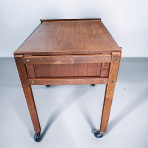 Sybord som kan användas som hallbord för vantar och annat som brukar ligga och drälla runt.