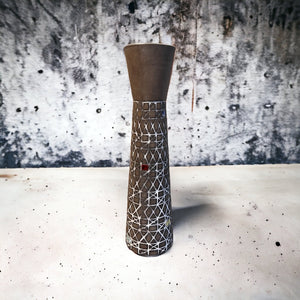Vasen heter Corso och är oerhört vacker. Vasen är märkt undertill med Ekeby Model 2150 designad av Ingrid Atterberg