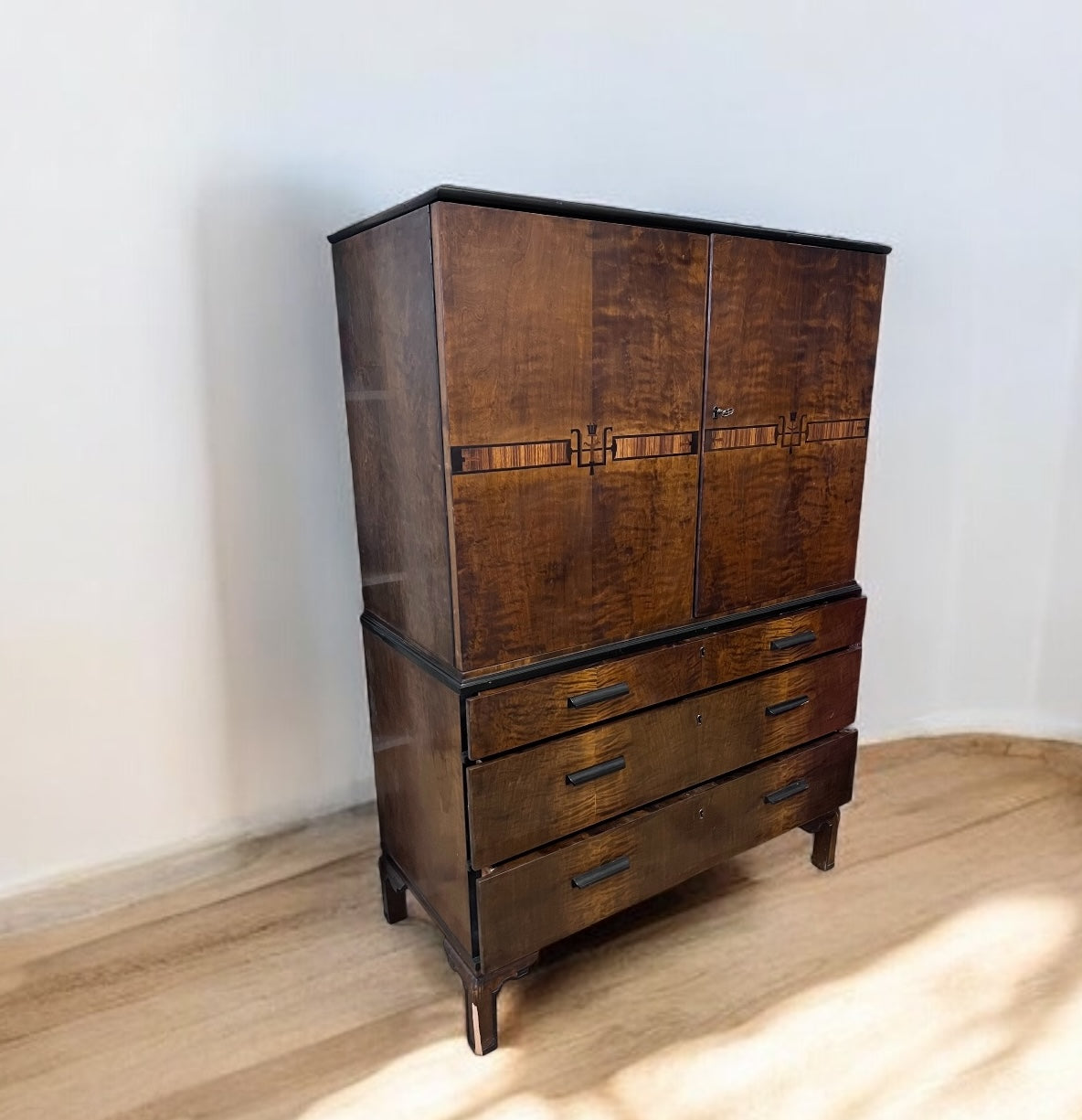 Skåp i Art Deco design – en tidlös pärla i hemmet