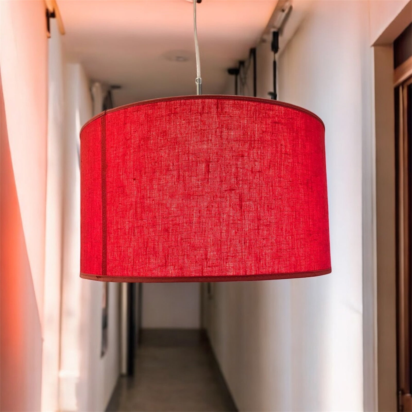Cylindrisk lampskärm på taklampa