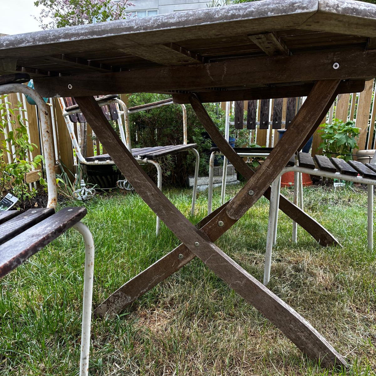 Retrostil på trädgårdsgrupp med fin patina