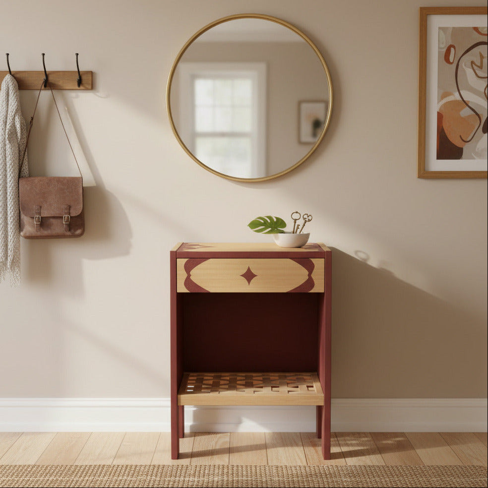 Sängbord i bok med handmålad dekor i Primer Red från Chalk Paint – lika fin som sängbord eller som sidobord i en hall.