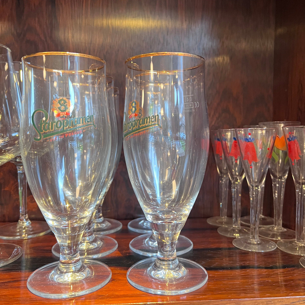 Varje glas rymmer 40 cl och har en tunn, elegant kant som framhäver ölets aromer och ger en fantastisk smakupplevelse – särskilt under ljumma sensommarkvällar, men även till jul tillsammans med snapsen.