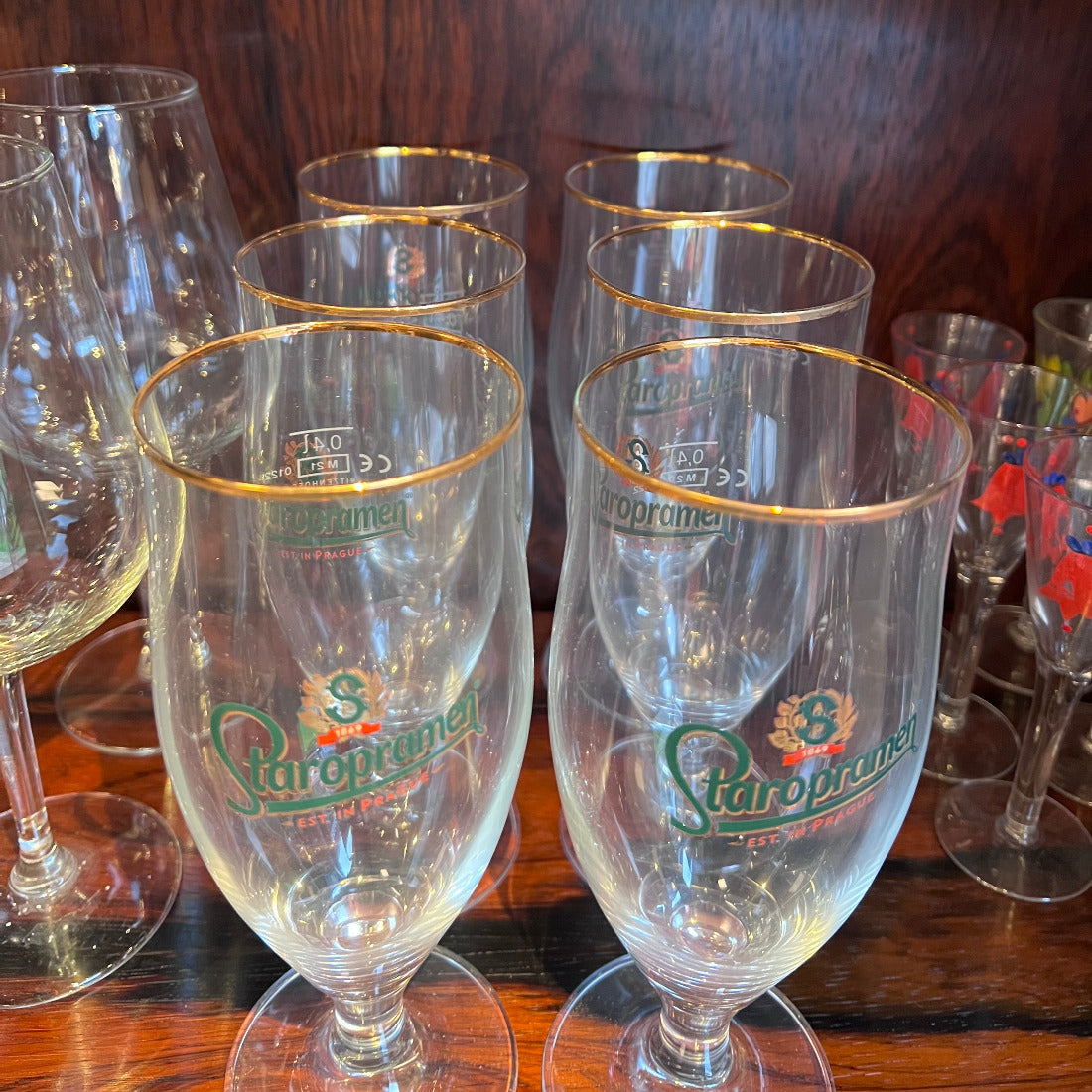 Staropramen Ölglas är dessutom en uppskattad present, oavsett om mottagaren är dig själv, en ölentusiast eller en ölsamlande farsgubbe.