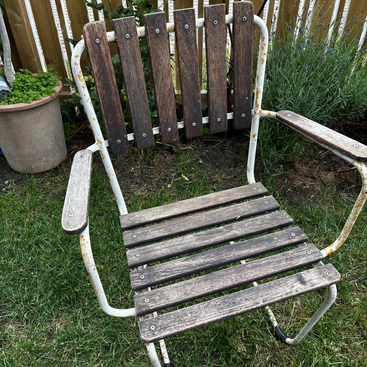 Retrostil på trädgårdsgrupp med fin patina
