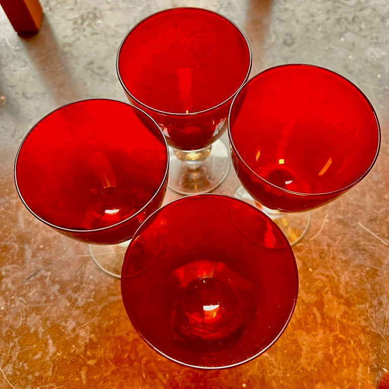Röda vinglas från Frankrike