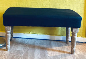Modern sittpall i gustaviansk stil