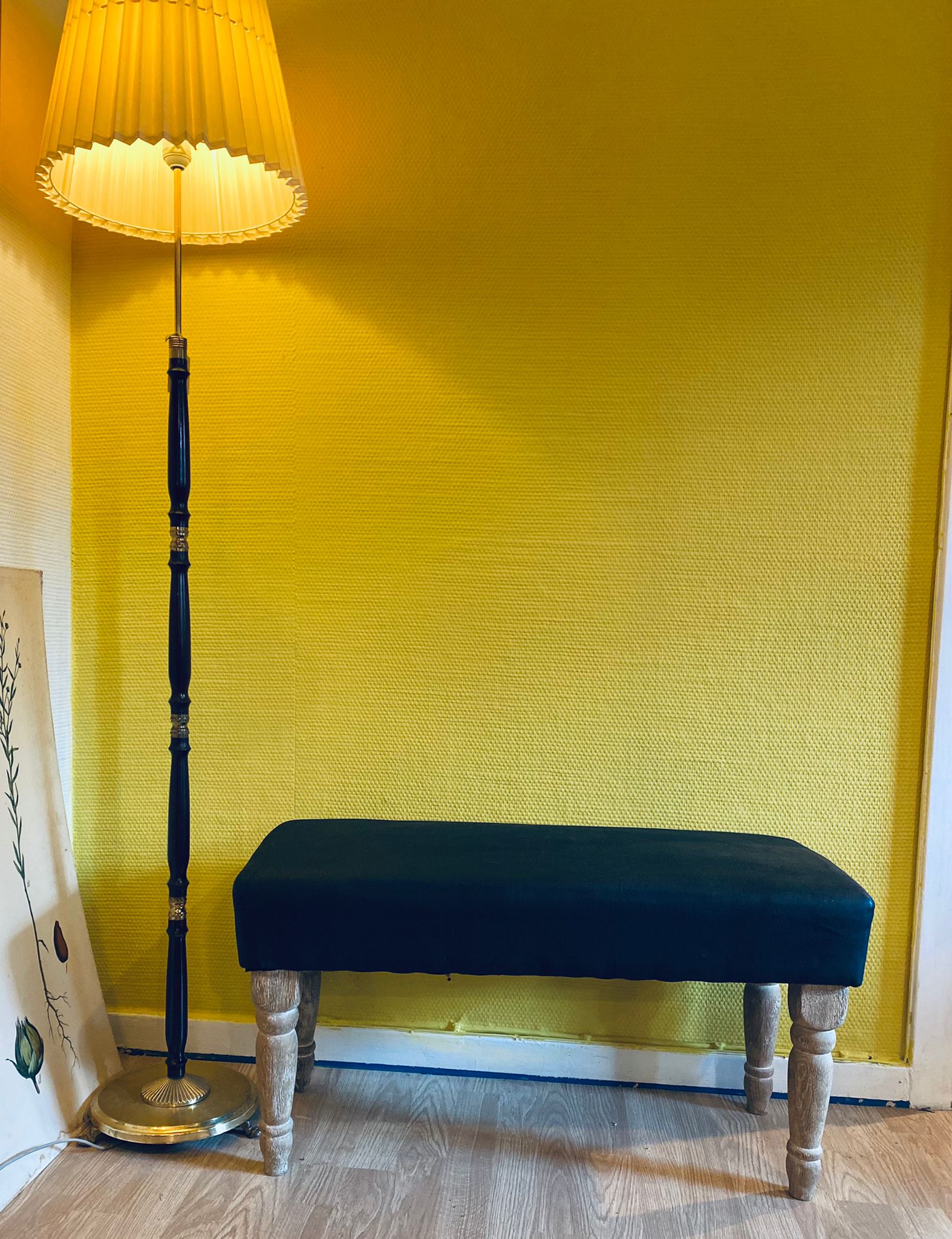 Modern sittpall i gustaviansk stil