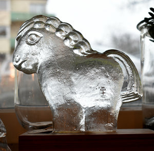 Häst i glas från Skruf glasbruk