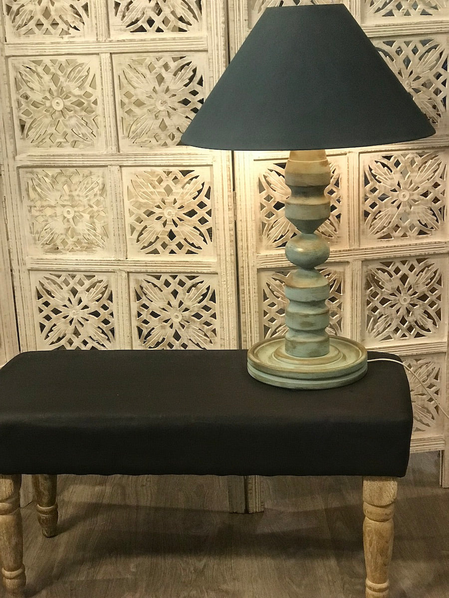Modern sittpall i gustaviansk stil