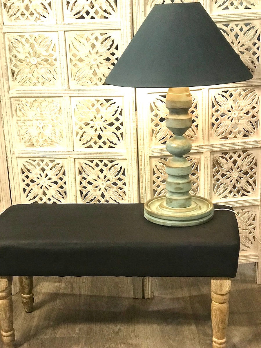 Modern sittpall i gustaviansk stil