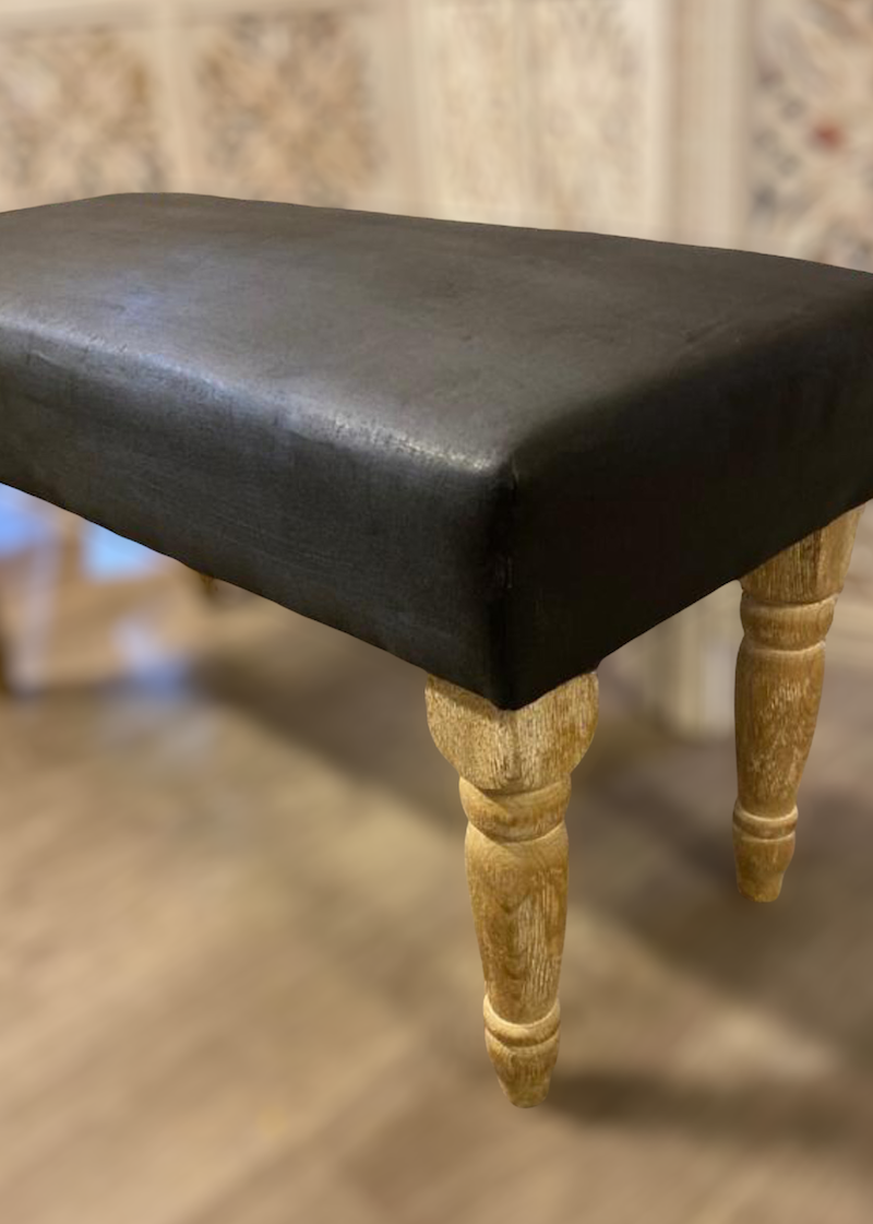 Modern sittpall i gustaviansk stil