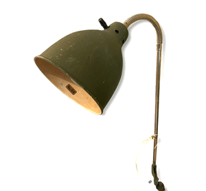 Skrivbordslampa i industristil